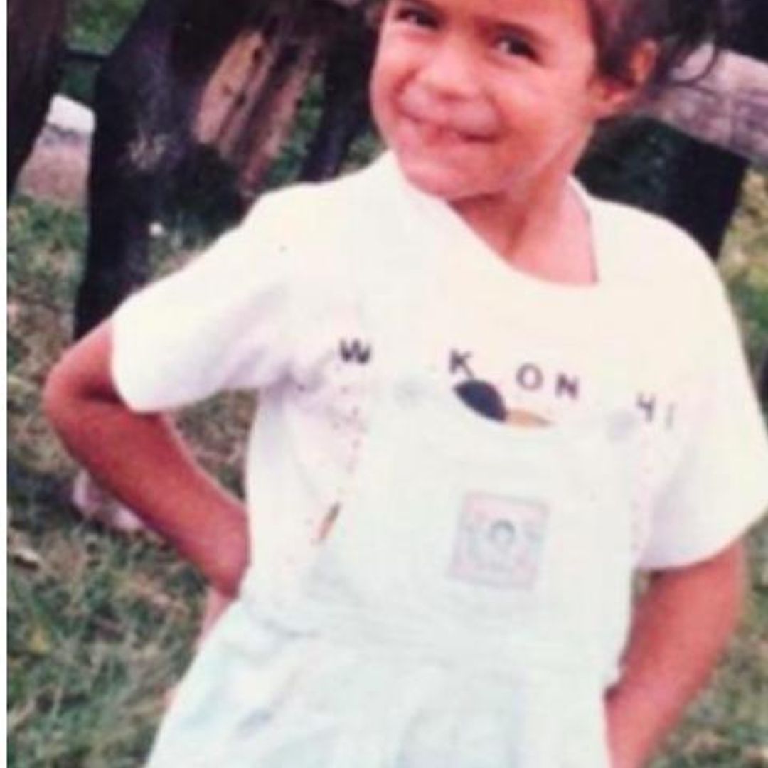 ¿De dónde salió esta tierna niña?