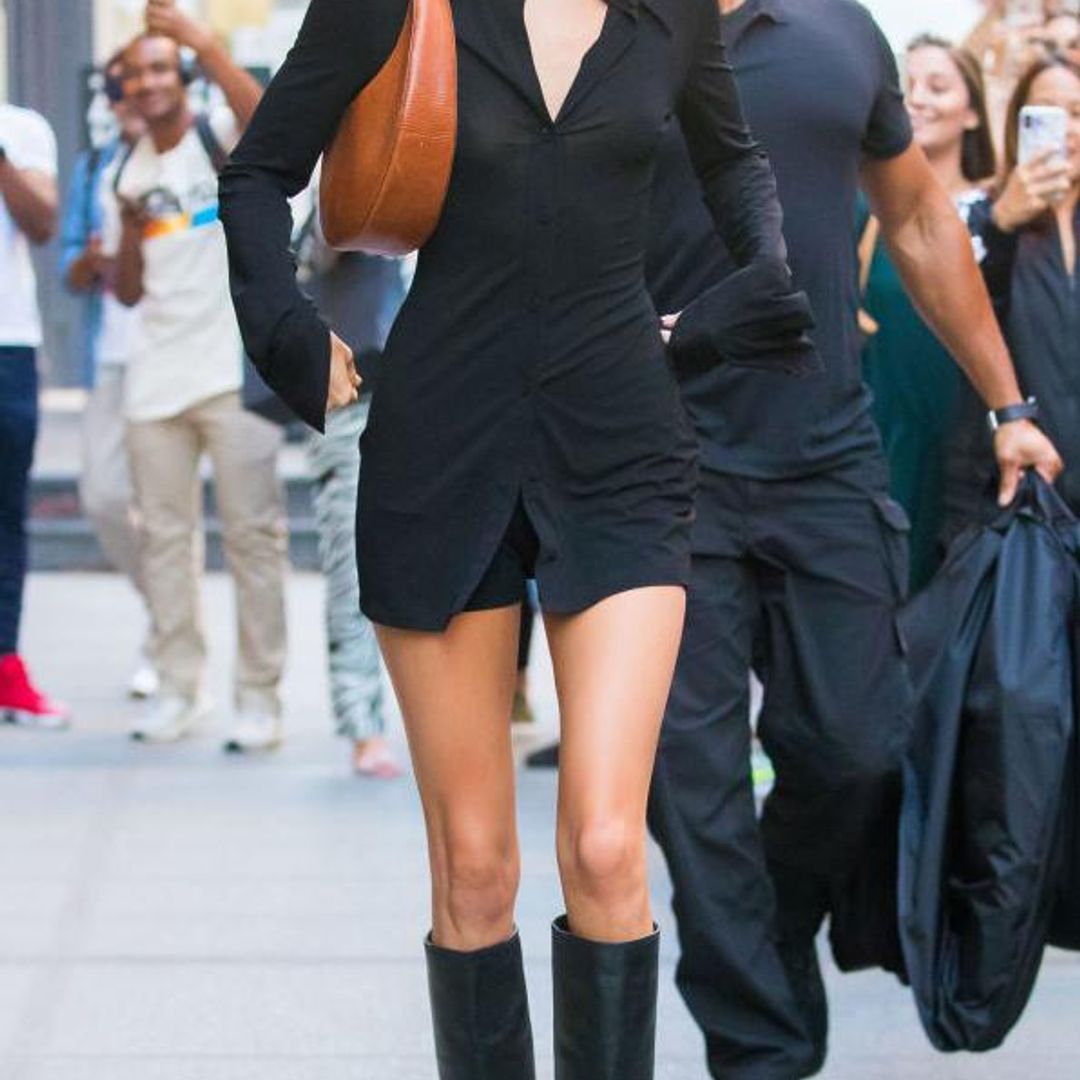 Kendall Jenner impone el look de botas altas y vestido