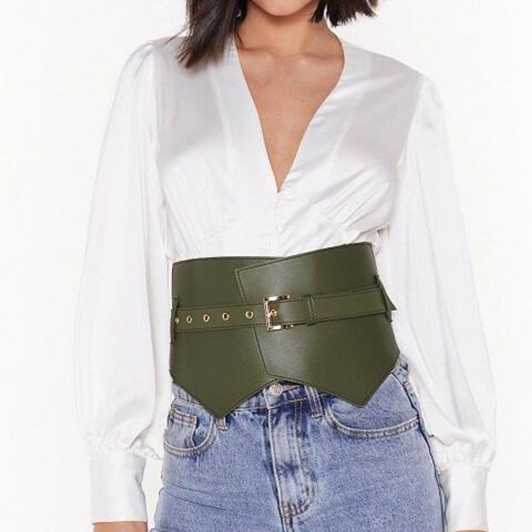 Of Corset Size Matters Faux Leather Buckle Belt de Nasty Gal