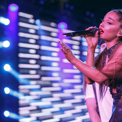 Ariana Grande cantando en el iHeartRadio Wango Tango By AT&T - Show