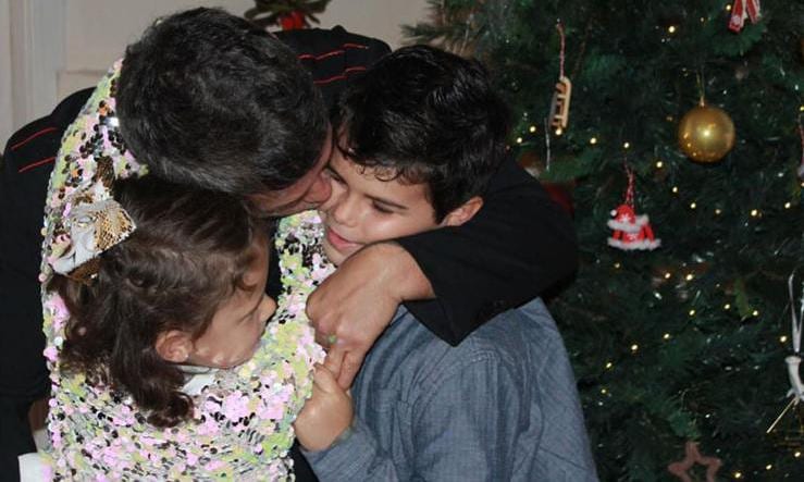 Alejandro Sanz kisses son Dylan and daughter Alma in rare new photo
