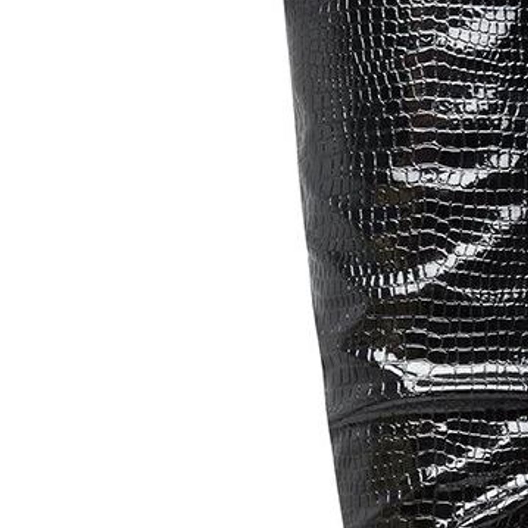 Botas croc effect, pointed toe y block heel en color nude de Pretty Little Thing