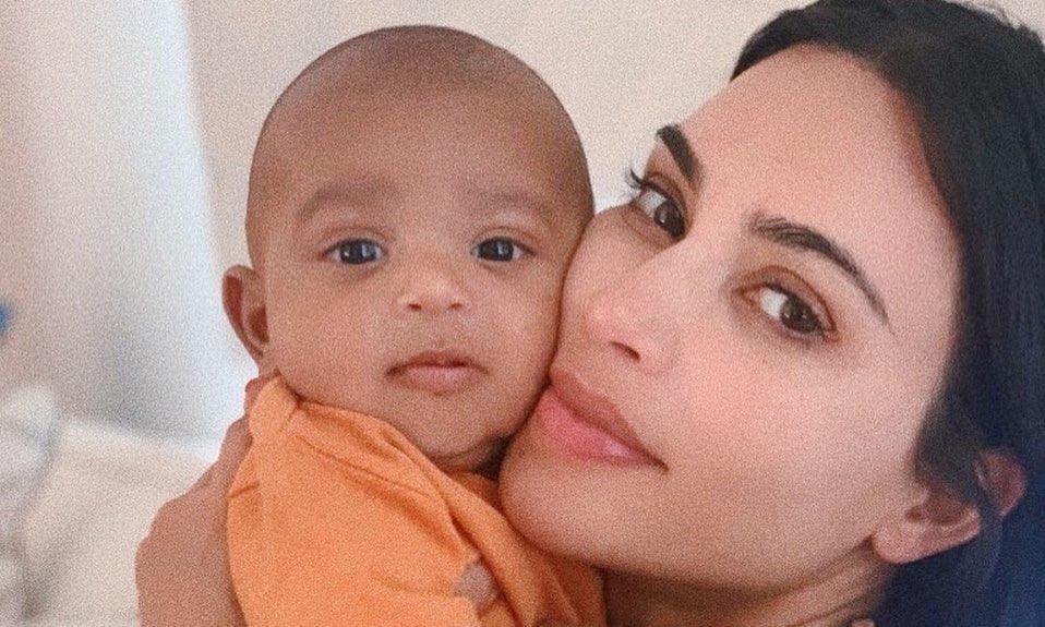 Kim Kardashian y su hijo Psalm