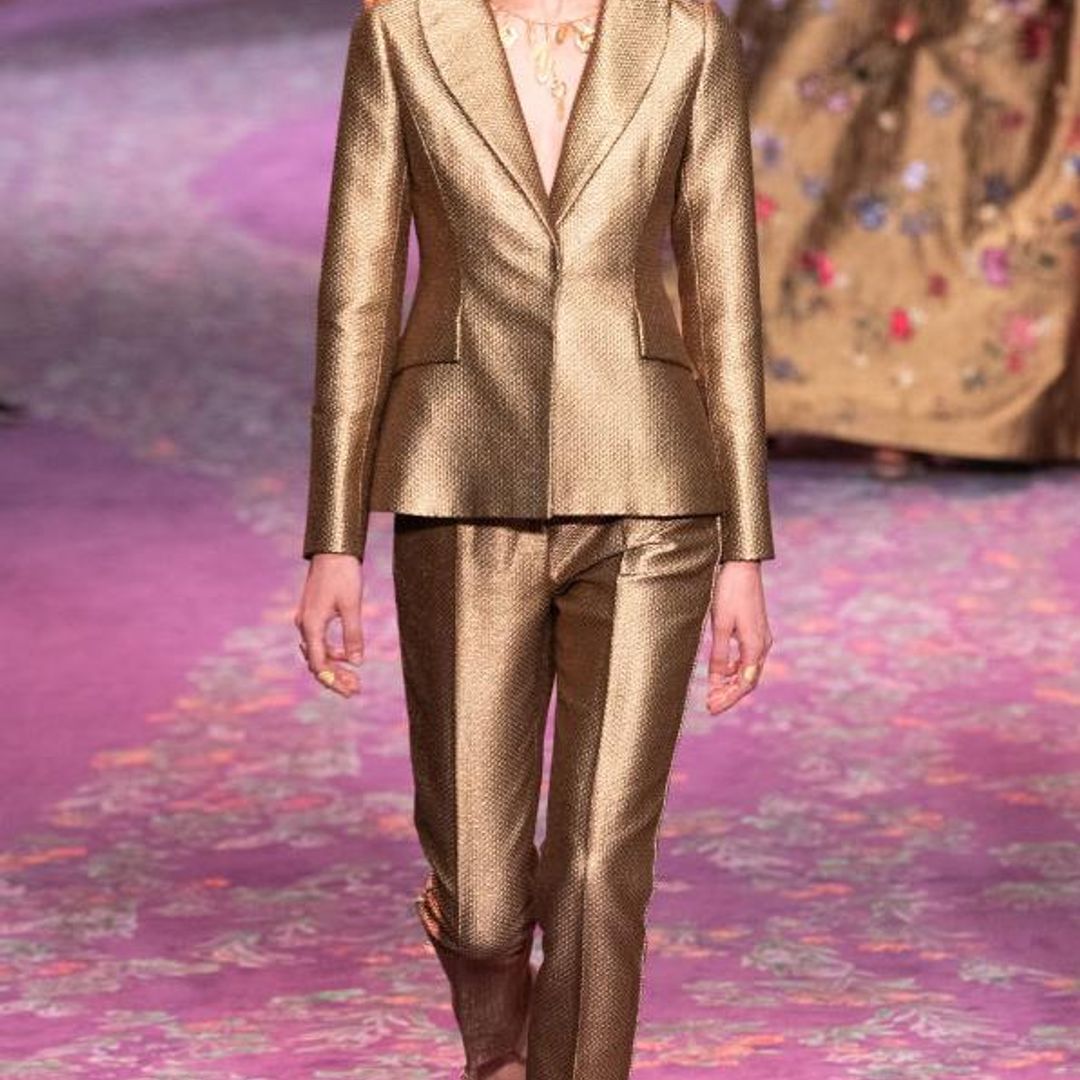 Traje sastre metalizado de la colección de alta costura de Dior