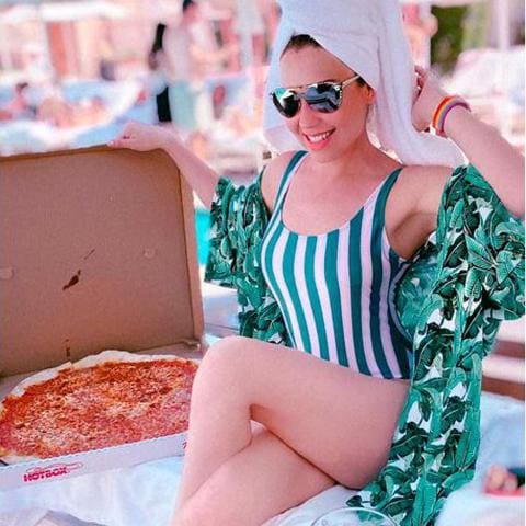 kylie kendall jenner thalia eating pizza