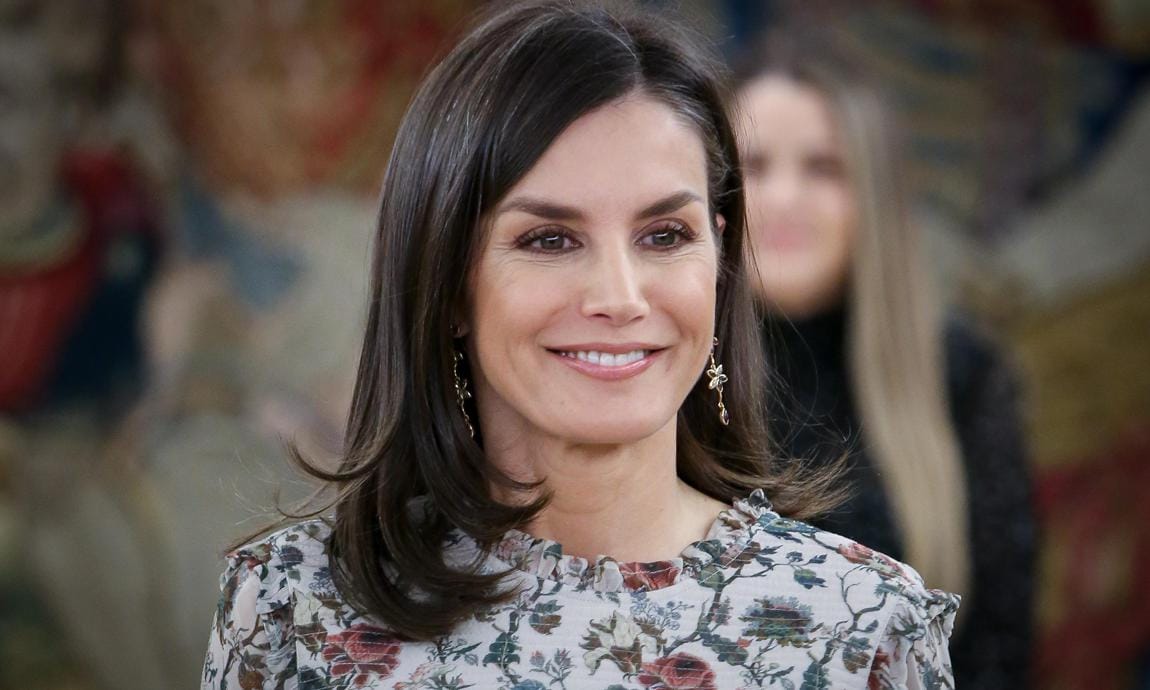 Queen Letizia changes up look with glamorous curls at art fair