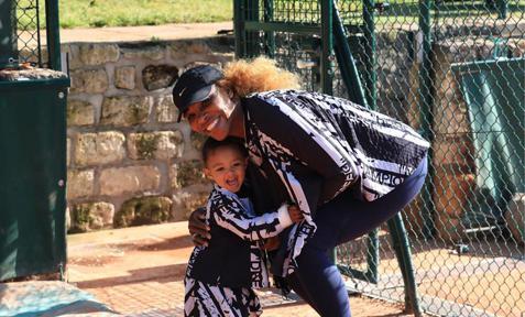 Serena Williams and daughter Olympia posing together