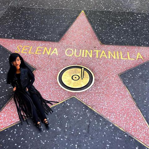 Traveling Selena Quintanilla, social media account