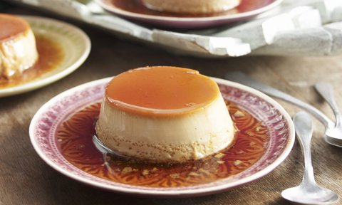 Coffee and caramel flan for a party