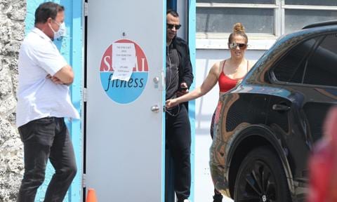 Jennifer Lopez y Alex Rodriguez saliendo del gimnasio en Miami