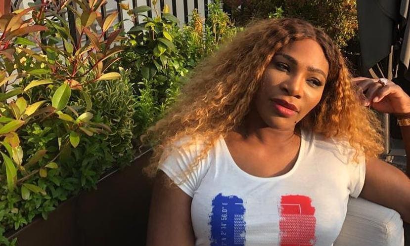 Serena Williams with loose, curly hair