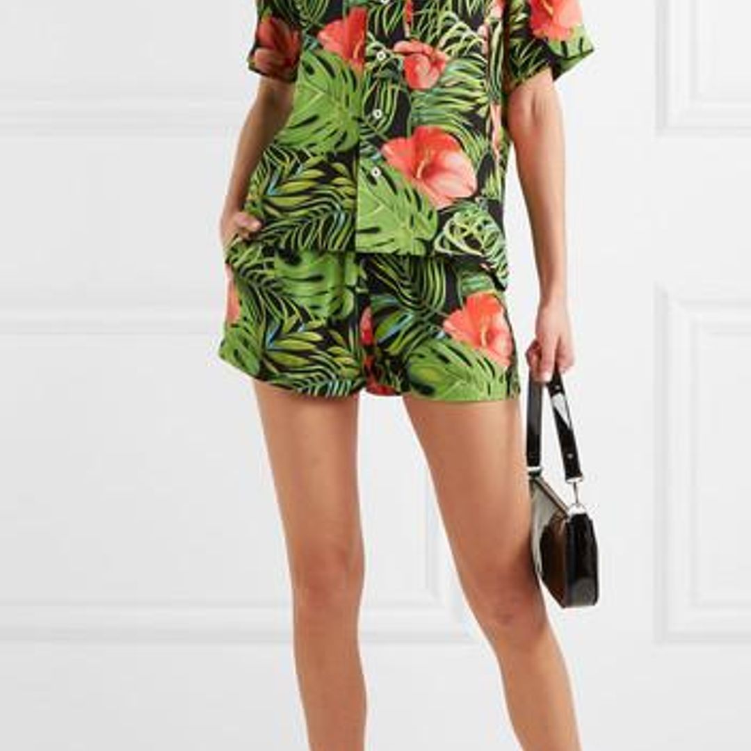 Conjunto con estampado tropical de Net a porter