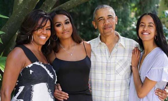 Sasha Obama prom photo with family