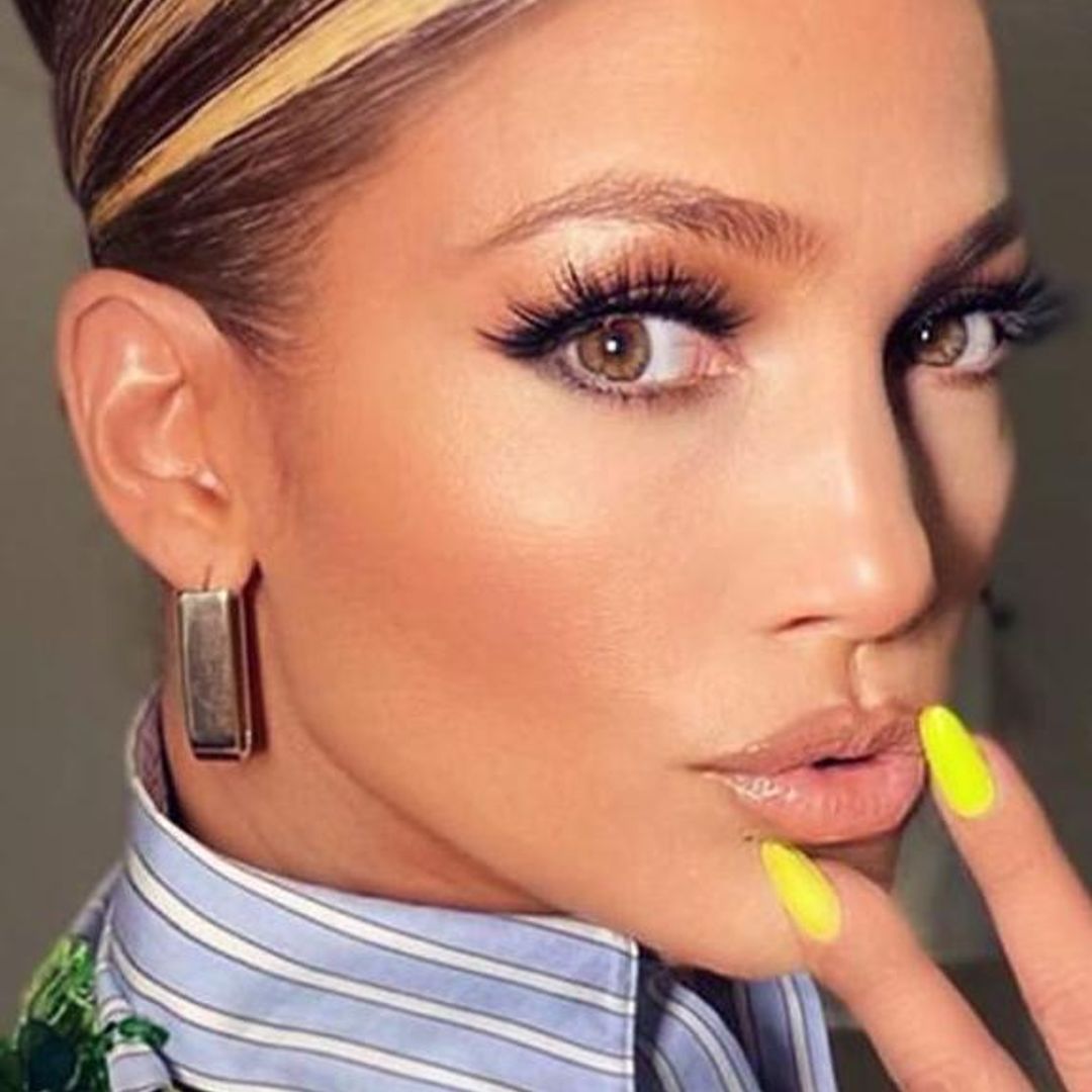 Jennifer Lopez muestra sus mechas chunky en un recogido glamoroso
