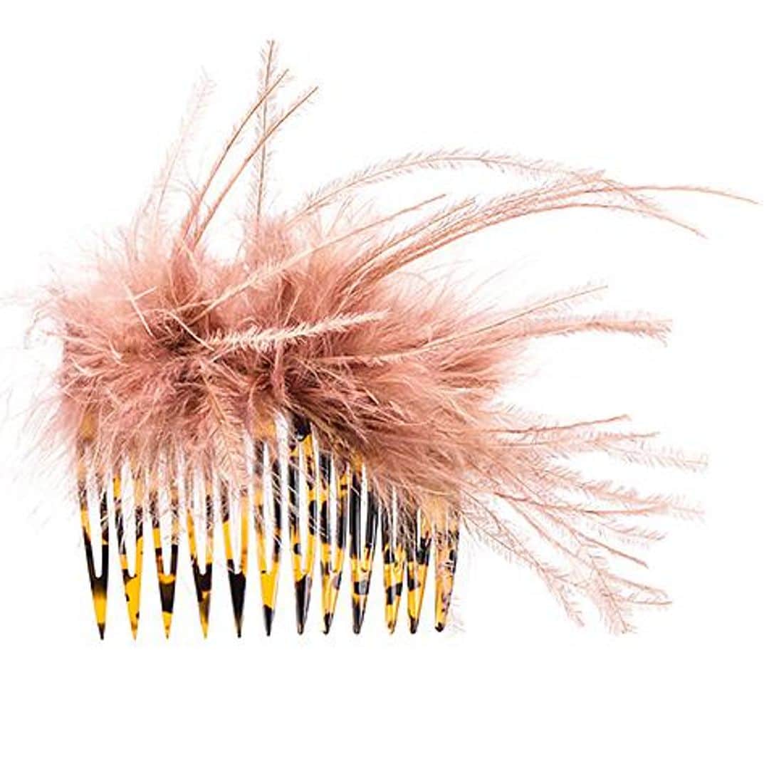 Foto producto de peine de carey con plumas rosadas