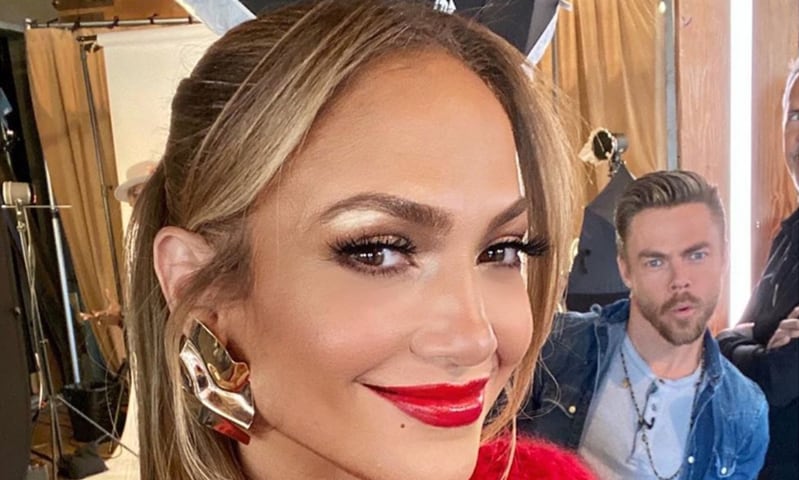 Jlo awesome and vibrat red lip