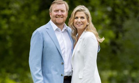 Queen Maxima and King Willem-Alexander apologize for vacation photo