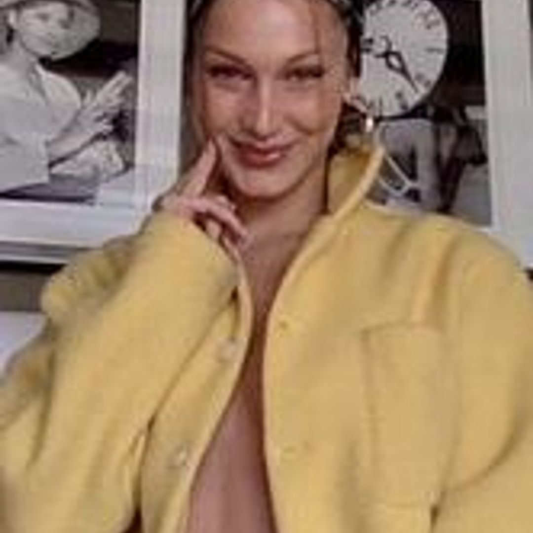 Bella Hadid con bandana en sesión de selfies