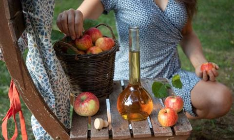 El vinagre de manzana puede ser parte de la rutina de belleza