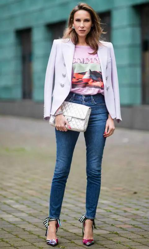 Alexandra Lapp con jeans pitillo y jacket