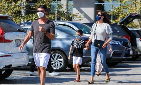Simon Cowell Looks Completely Recovered after his Back Surgery walking with his family