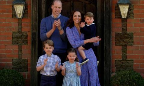 Kate Middleton, Prince William and kids bake cupcakes