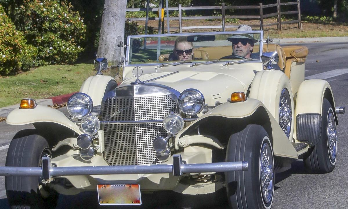 EXCLUSIVE Arnold Schwarzenegger Cruises in his Classic Mercedes Excalibur