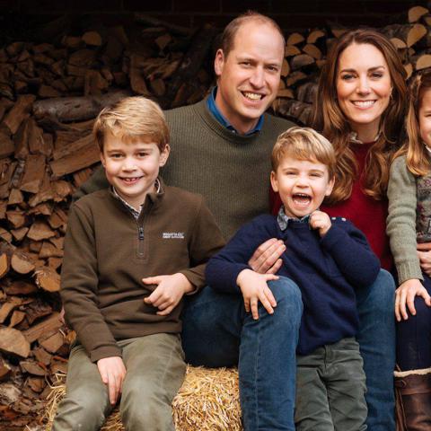 Kate Middleton and Prince William officially release Christmas card