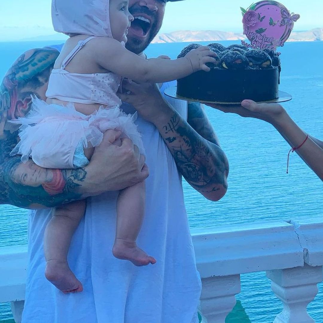 Nacho Mendoza celebra los seis meses de su hija