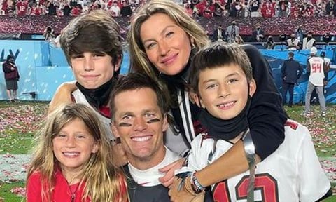 Gisele Bündchen shares new photos of Tom Brady and his 3 kids from the Super Bowl