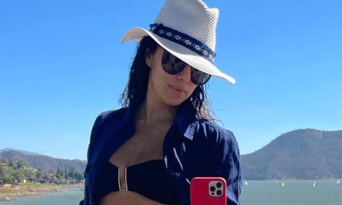 Eva Longoria Vacation Pictures in bikini