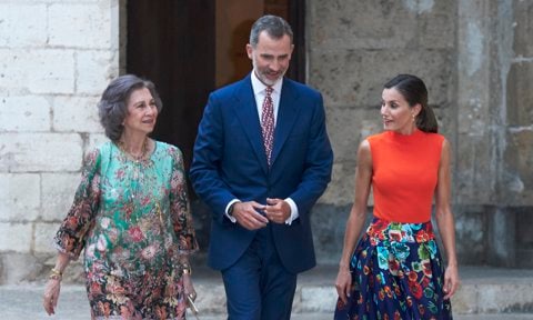 Queen Sofia of Spain, 82, receives COVID-19 vaccine after daughters