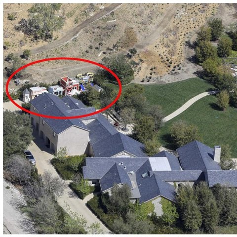 Kim Kardashian construye un mini ciudad para sus hijos en su mansión