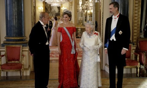 Britain’s Queen Elizabeth II and her husband Britain’s Prince Philip, Duke of Edinburgh, with Spanish King Felipe VI (R) and his wife Spanish Queen Letizia