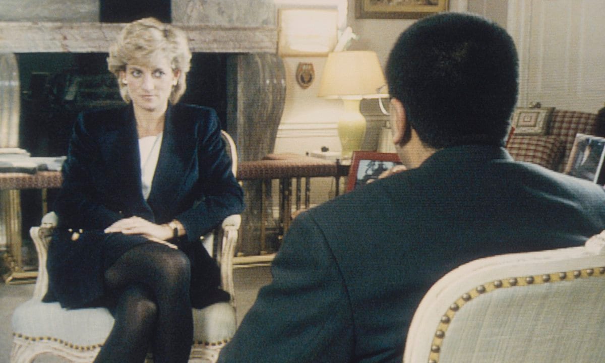 La princesa Diana y Martin Bashir en la polémica entrevista de 1995