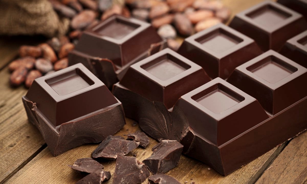 Barra de chocolate oscuro alto en cacao