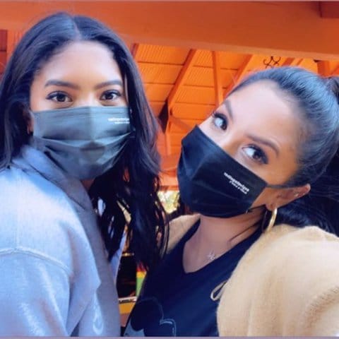 Vanessa Bryant shares adorable photos from Knots Berry Farm trip