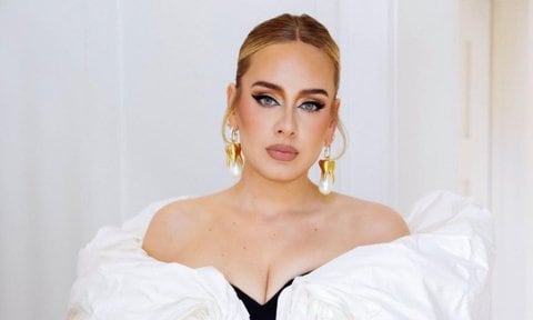 Adele teases new single "Easy On Me"