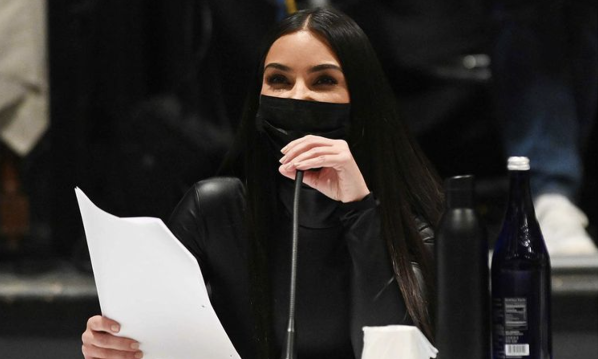 Kim Kardashian laughs at ‘SNL’ table read
