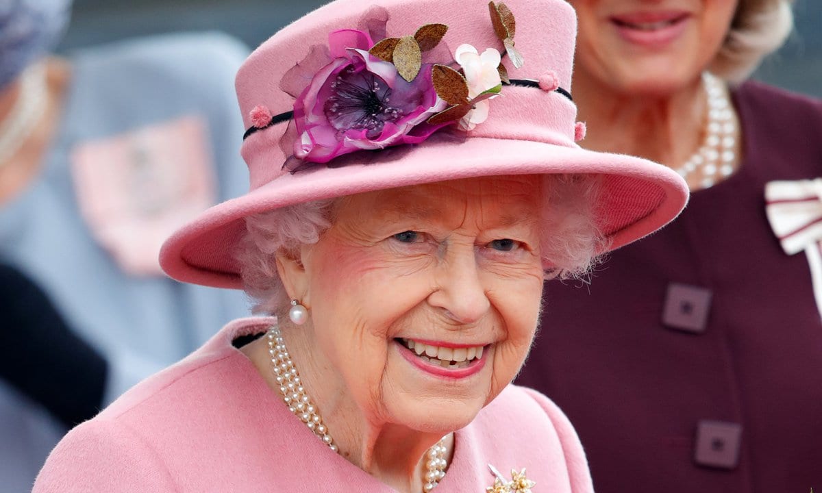 Queen Elizabeth returns to engagements after hospital stay