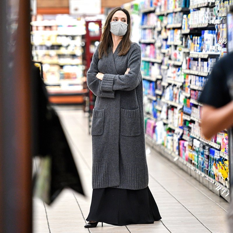 Angelina Jolie fait une course d'épicerie de dernière minute avec sa fille Vivienne