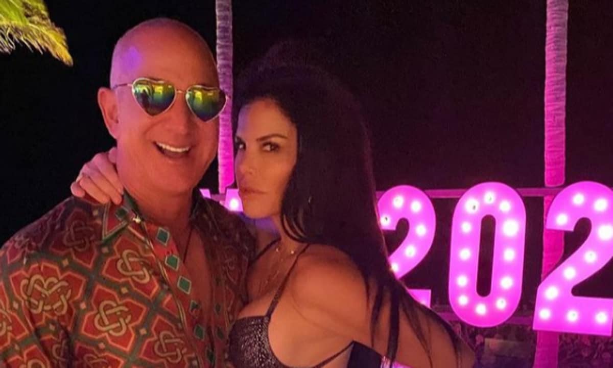 Jeff Bezos & Lauren Sanchez welcomed the new year in colorful fashion