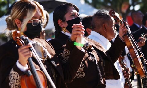 El festival anual de mariachis se reanuda en Los Ángeles después de la cancelación por el covid-19 en 2020