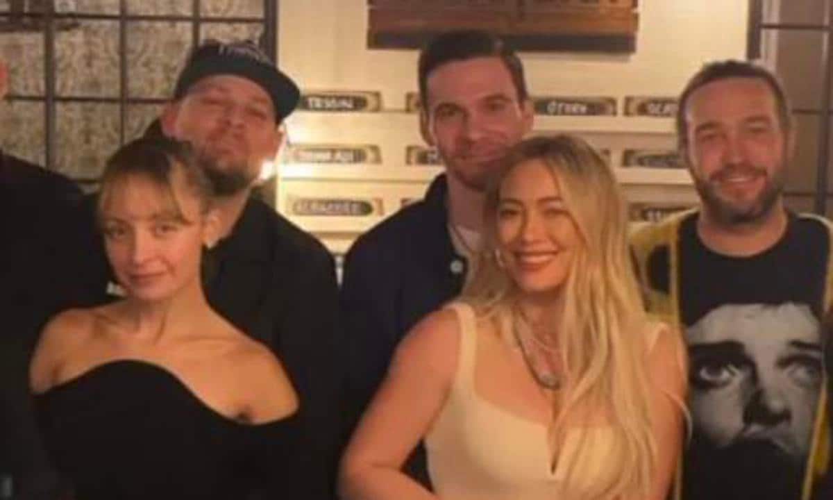 Hilary Duff and her husband go on a quadruple date with her ex boyfriend Joel Madden and Nicole Richie