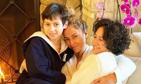Jennifer Lopez junto a sus mellizos Emma y Max