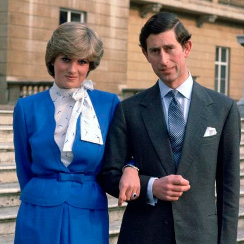 La princesa Diana y el príncipe Carlos en el día de su compromiso