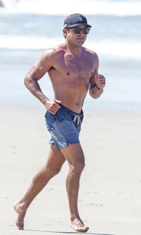 shirtless-zac-efron-shows-off-his-chisel