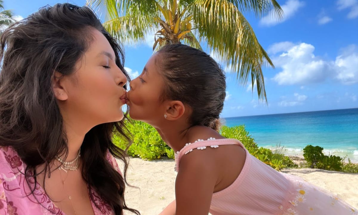 Vanessa Bryant takes daughters to the Caribbean for an Easter vacation