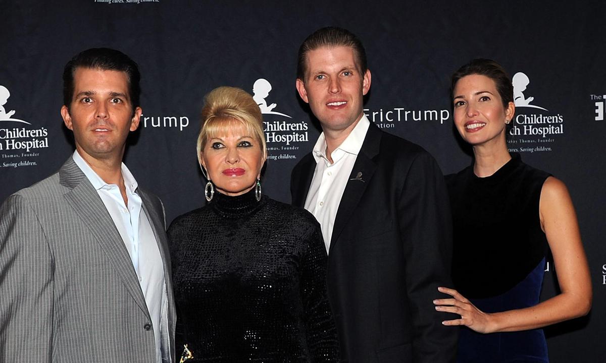 Ivana Trump con sus hijos
