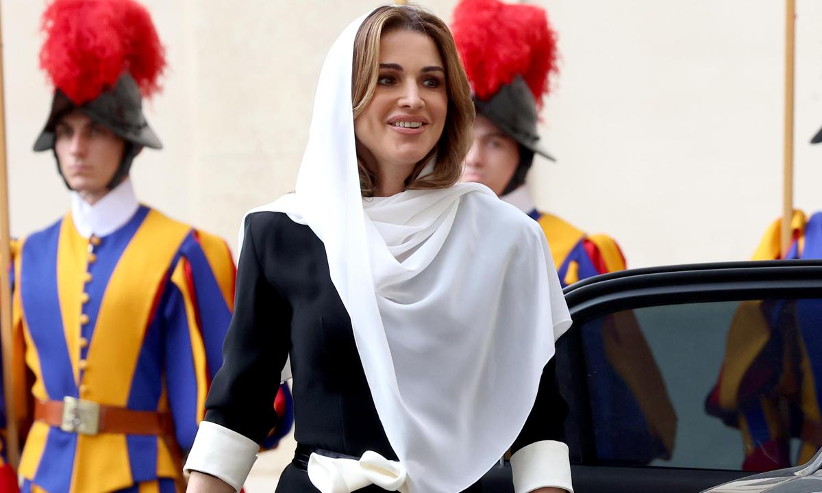 Queen Rania of Jordan meets with the Pope
